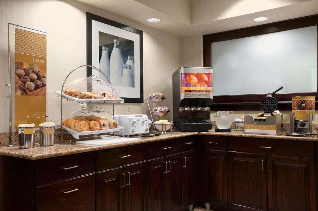 Hampton Inn Cleveland-Solon Restaurant photo