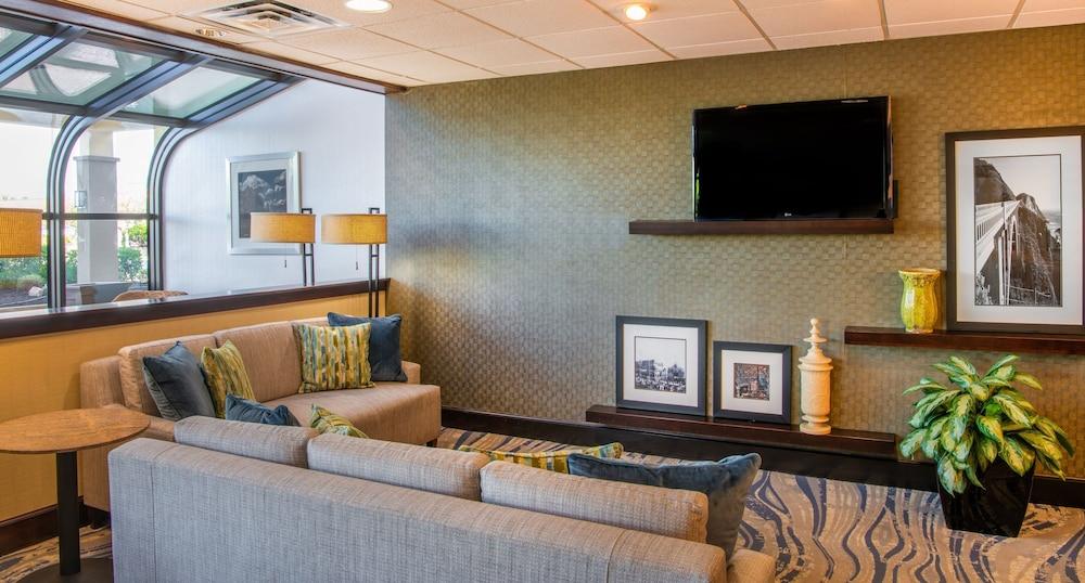 Hampton Inn Cleveland-Solon Exterior photo