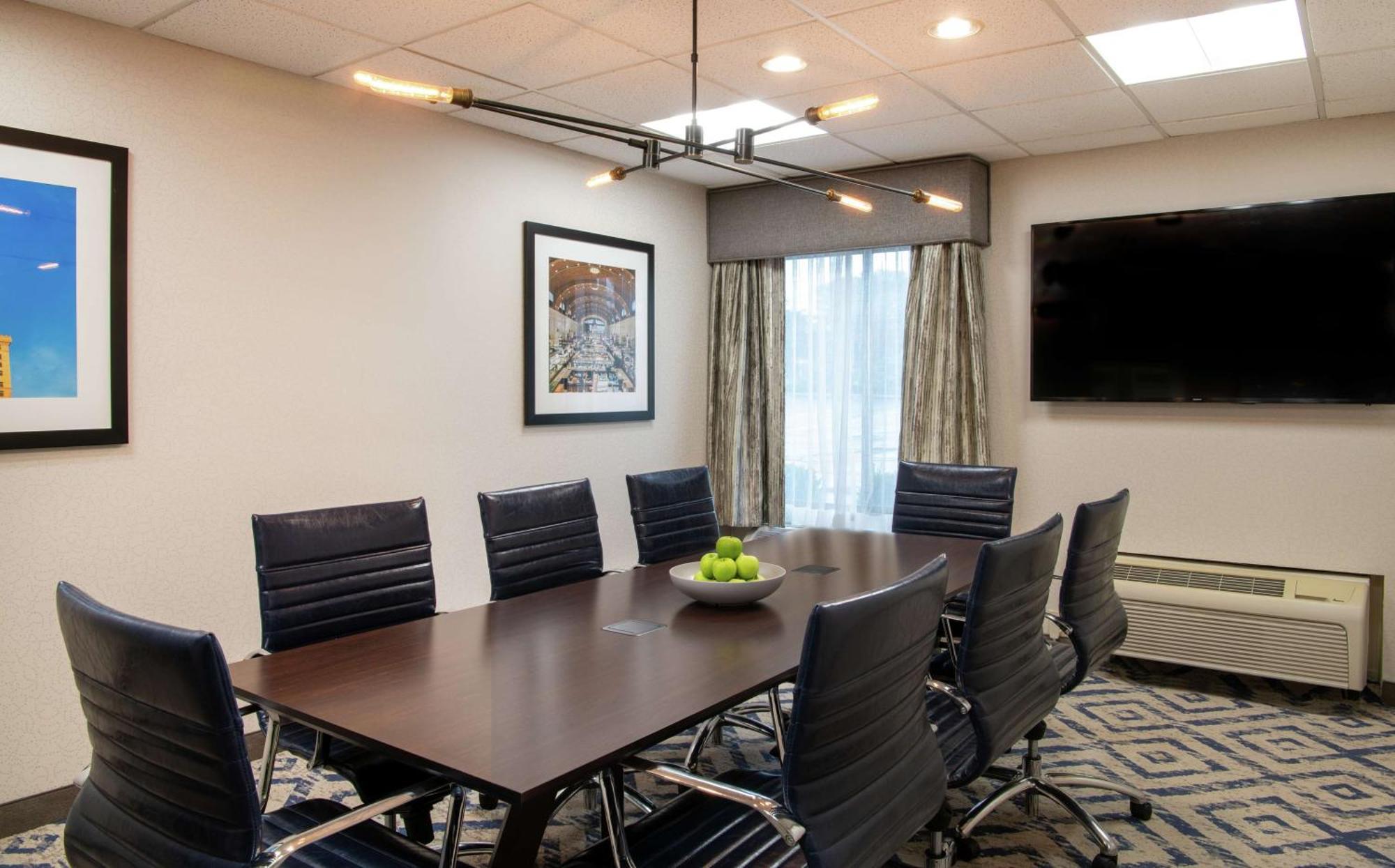 Hampton Inn Cleveland-Solon Exterior photo