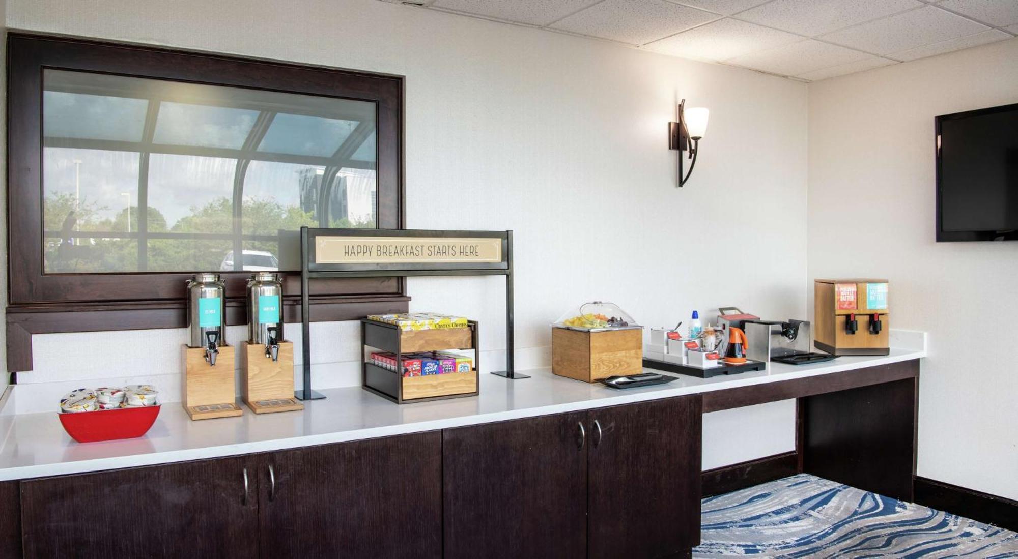 Hampton Inn Cleveland-Solon Exterior photo